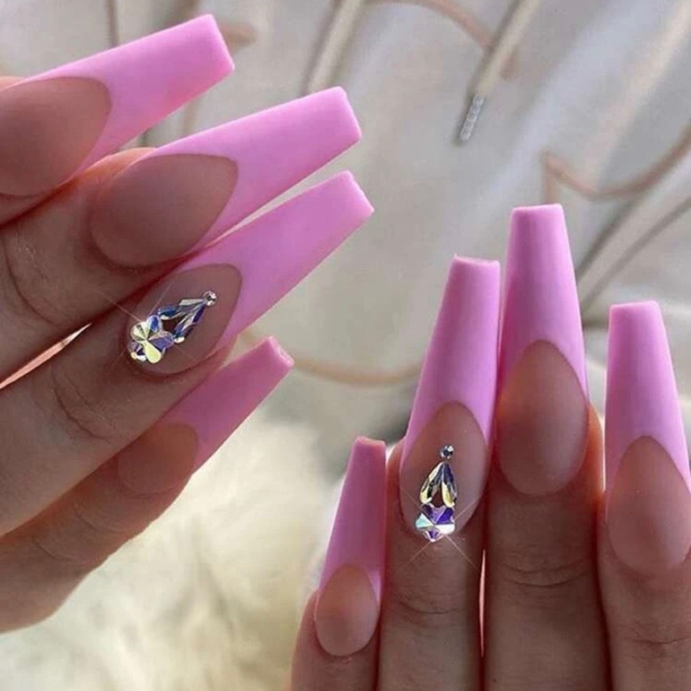 24 Piece Press-On Nails With Diamond